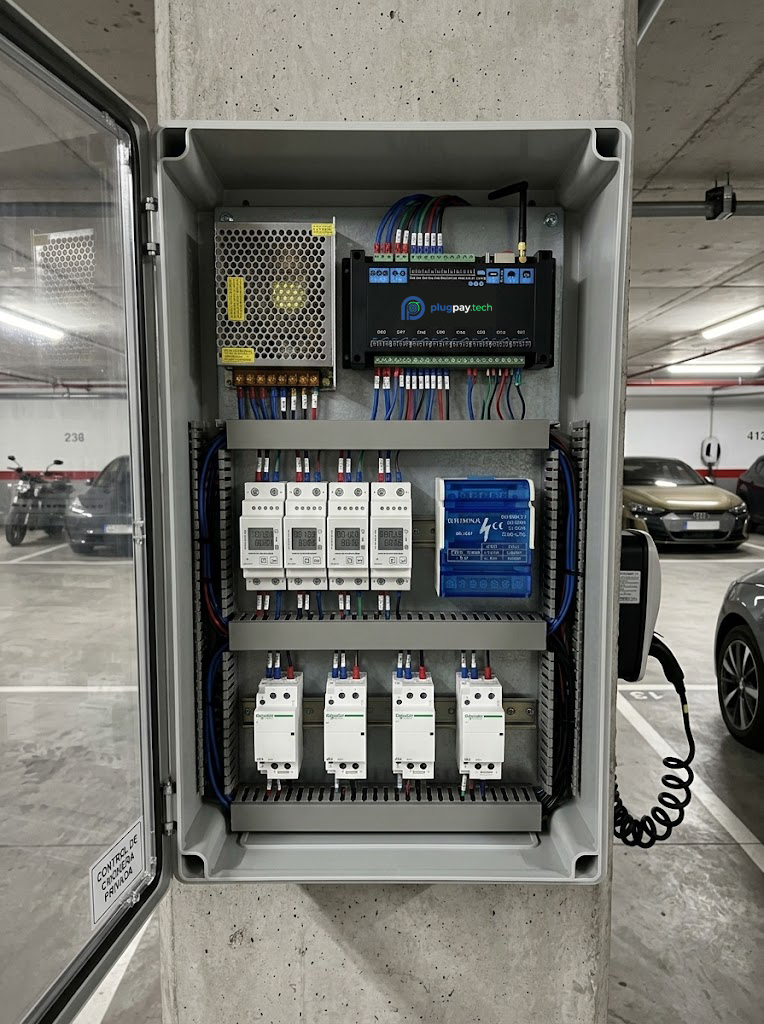 Tablero medidor Plugpay 4CH para edificios con cocheras