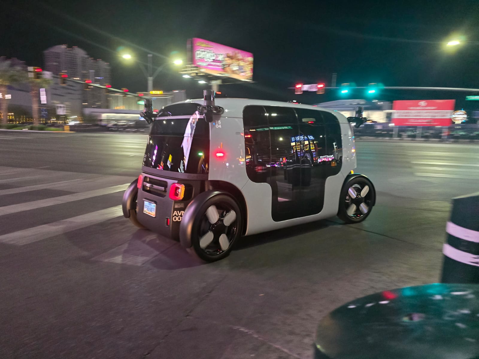 La Ciudad de Buenos Aires habilitó pruebas de autos sin conductor y robots de reparto
